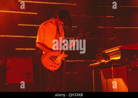 14/07/2022 - le groupe de rock anglais THE SMILE (Thom Yorke, Jonny Greenwood, Tom Skinner) se produit en direct à fabrique Milano, en Italie Banque D'Images