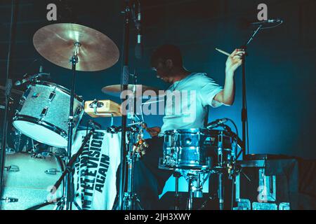 14/07/2022 - le groupe de rock anglais THE SMILE (Thom Yorke, Jonny Greenwood, Tom Skinner) se produit en direct à fabrique Milano, en Italie Banque D'Images