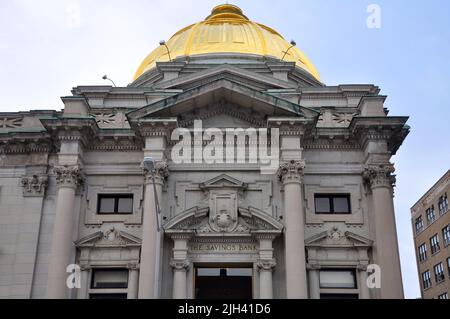 La Savings Bank of Utica a été construite en 1900 sur le 233 Genesee Street dans le centre-ville d'Utica, New York State NY, États-Unis. Banque D'Images