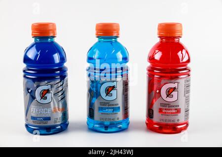 L'hydratation est facilitée par la boisson sportive Gatorade avec électrolytes. Banque D'Images