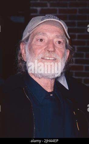 Willie Nelson sur le spectacle tardif avec David Letterman au Ed Sullivan Theatre de New York, sur 8 septembre 1998. Crédit photo : Henry McGee/MediaPunch Banque D'Images