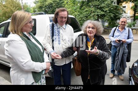 Kiev, Ukraine. 14th juillet 2022. La poète ukrainienne et ancienne dissidente soviétique Lina Kostenko, 92 ans, assiste à une cérémonie à l'ambassade de la République française pour accepter l'ordre national de la Légion d'honneur, Kiev, capitale de l'Ukraine, 14 juillet 2022. Photo de Kaniuka Ruslan/Ukrinform/ABACAPRESS.COM crédit: Abaca Press/Alay Live News Banque D'Images