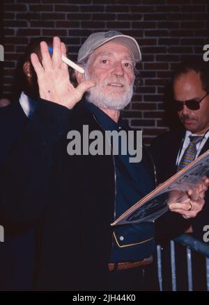 Willie Nelson sur le spectacle tardif avec David Letterman au Ed Sullivan Theatre de New York, sur 8 septembre 1998. Crédit photo : Henry McGee/MediaPunch Banque D'Images