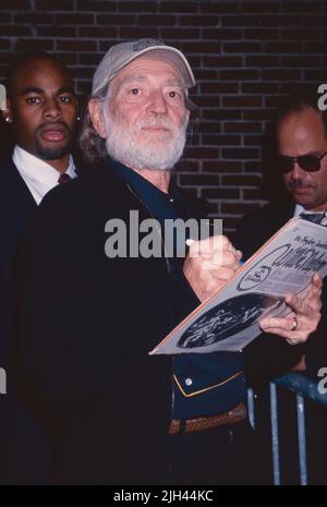 Willie Nelson sur le spectacle tardif avec David Letterman au Ed Sullivan Theatre de New York, sur 8 septembre 1998. Crédit photo : Henry McGee/MediaPunch Banque D'Images