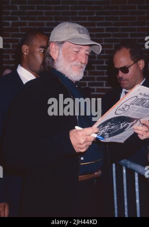 Willie Nelson sur le spectacle tardif avec David Letterman au Ed Sullivan Theatre de New York, sur 8 septembre 1998. Crédit photo : Henry McGee/MediaPunch Banque D'Images