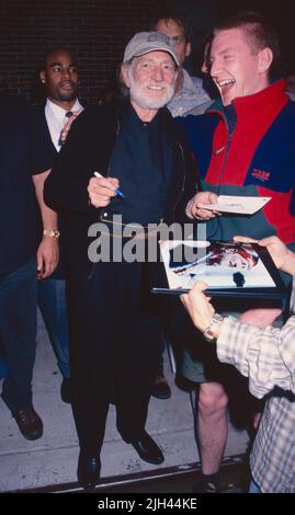 Willie Nelson sur le spectacle tardif avec David Letterman au Ed Sullivan Theatre de New York, sur 8 septembre 1998. Crédit photo : Henry McGee/MediaPunch Banque D'Images