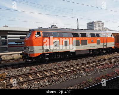 NUREMBERG, ALLEMAGNE - VERS JUIN 2022 : trains à la gare centrale de Nuremberg Hauptbahnhof Banque D'Images