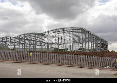 Tunstall , Stoke on Trent royaume-uni 27 mai 2022 chantier de construction, structure de cadre en acier est en construction grand entrepôt Banque D'Images