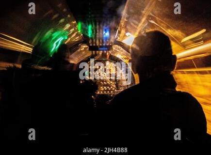 Vue sur l'un des nombreux tunnels ferroviaires souterrains dans lesquels les trains emmenaient des passagers et des marchandises pendant la guerre. Banque D'Images