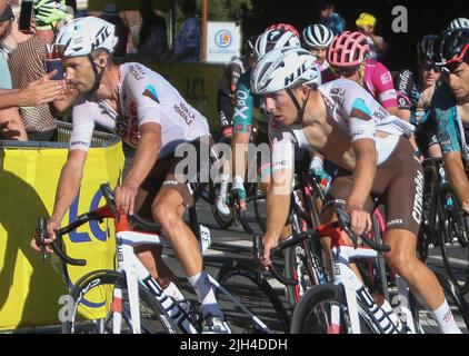 Mikael Cherel et Benoit Cosnefroy de AG2R équipe Citroën pendant le Tour de France 2022, course cycliste 12, Briancon - Alpe d'Huez (165,5 km) sur 14 juillet 2022 à Huez, France - photo: Laurent Lairys/DPPI/LiveMedia Banque D'Images