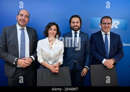 Bruxelles, Belgique. 15th juillet 2022. Le secrétaire d'Etat à l'Agenda numérique et à la vie privée Mathieu Michel, récemment présenté le ministre des Affaires étrangères Hadja Lahbib, le président du MR Georges-Louis Bouchez et le ministre de l'Agriculture et des PME David Clarenval, photographiés après la cérémonie de serment de Labib, Qui deviendra le nouveau ministre des Affaires étrangères en remplacement de Wilmes, au Palais Royal, vendredi 15 juillet 2022, à Bruxelles. Labib, une ancienne journaliste, remplace Wilmes, qui a démissionné de son poste. BELGA PHOTO HATIM KAGHAT crédit: Belga News Agency/Alay Live News Banque D'Images