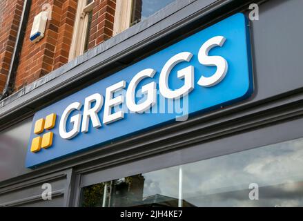 Panneau au-dessus de la boulangerie Greggs, Royaume-Uni Banque D'Images