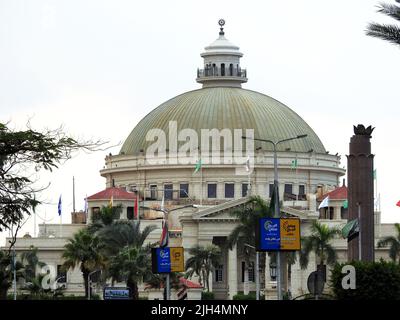 Giza, Egypte, novembre 24 2018: Le dôme de l'université du Caire de l'Egypte dans le campus principal à Giza, première université publique fondée 1908 et a été ca Banque D'Images