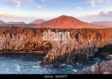 Grottes de lave de Los Hervideros dans l'île de Lanzarote, îles Canaries. Banque D'Images