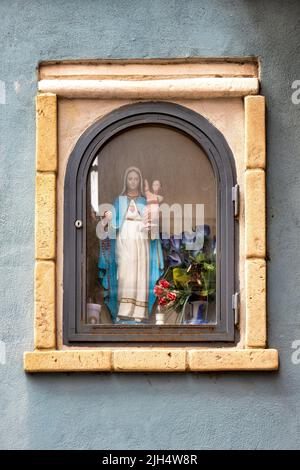 'Madonna con il Bambino' dans le quartier médiéval de Terravecchia, Ortona, Italie Banque D'Images