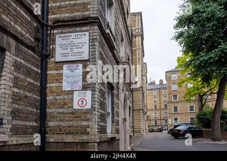 Parking et autres panneaux au Peabody Estate, Farringdon Lane, Islington, Londres Banque D'Images