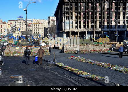 Kiev, Ukraine. 25th janvier 2014. Vue d'un bâtiment incendié des syndicats pendant la Révolution de la dignité. Manifestations antigouvernementales massives dans le centre de Kiev au cours des derniers jours des barricades de la révolution Euromaidan de 2014. (Photo par Aleksandr Gusev/SOPA Images/Sipa USA) crédit: SIPA USA/Alay Live News Banque D'Images