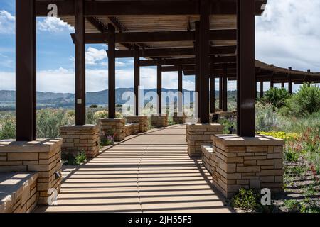 Promenade dans le jardin au centre d'accueil de Mesa Verde, dans le sud-ouest du Colorado Banque D'Images