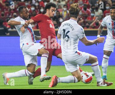 Singapour. 15th juillet 2022. Curtis Jones (2nd L) de Liverpool rivalise avec les joueurs du Crystal Palace FC lors du match d'avant-saison entre le Liverpool FC et le Crystal Palace FC qui s'est tenu au stade national de Singapour sur 15 juillet 2022. Crédit: Puis Chih Wey/Xinhua/Alay Live News Banque D'Images