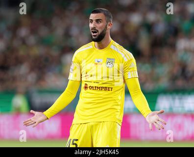 BUDAPEST, HONGRIE - JUILLET 13 : Aleksa Amanovic du FC Tobol réagit lors de la première partie qualifiante de deuxième coupe de la Ligue des champions de l'UEFA 2022/23 entre Ferencvarosi TC et le FC Tobol au stade Ferencvaros de 13 juillet 2022 à Budapest, en Hongrie. Banque D'Images