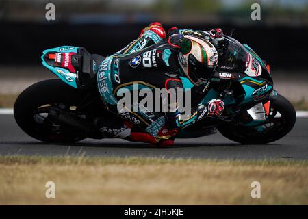 Peter Hickman de FHO Racing pendant la première journée du Championnat du monde de Superbike FIM MOTUL 2022 à Donington Park, Leicestershire. Date de la photo: Vendredi 15 juillet 2022. Banque D'Images