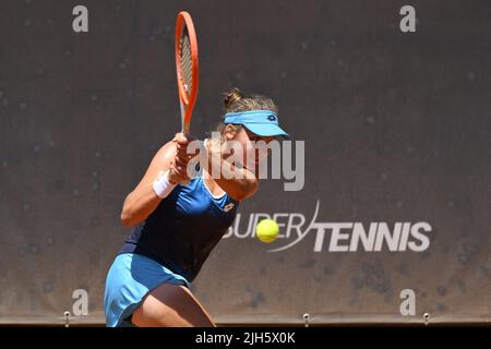 Rome, Italie. 15th juillet 2022. Tara Wurth (CRO) contre Elina Avanesyan (RUS) pendant les finales du trimestre de l'ITF W60 H, 15th juillet 2022, à Circolo Antico Tiro al Volo, Rome, Italie crédit: Agence de photo indépendante/Alamy Live News Banque D'Images