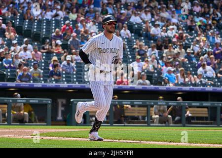 Denver CO, États-Unis. 14th juillet 2022. Kris Bryant (23), le joueur désigné par le Colorado, se promoit pendant le match avec les San Diego Padres et les Colorado Rockies qui se tiennent à Coors Field dans Denver Co. David Seelig/Cal Sport Medi. Crédit : csm/Alay Live News Banque D'Images