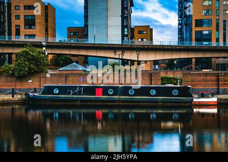 Vue sur Sheffield Parkway depuis Victoria Quays Banque D'Images