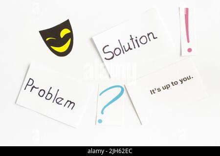 Le mot « problème », « solution », point d'interrogation, point d'exclamation. Arrière-plan blanc Banque D'Images
