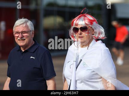 Southampton, Royaume-Uni, 15th juillet 2022. Les fans d'Angleterre avant le match de l'UEFA Women's European Championship 2022 au stade St Mary's, à Southampton. Le crédit photo devrait se lire: David Klein / Sportimage crédit: Sportimage / Alay Live News Banque D'Images