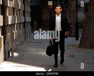 Londres, Royaume-Uni. 15th juillet 2022. Le candidat à la direction du Parti conservateur RISHI SUNAK est vu à Westminster. Une élection à la direction du Parti conservateur a lieu actuellement après que Boris Johnson ait annoncé qu'il allait se retirer du poste de Premier ministre. Crédit photo: Ben Cawthra/Sipa USA **NO UK SALES** crédit: SIPA USA/Alay Live News Banque D'Images