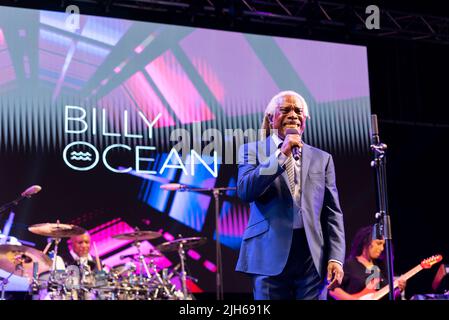 Billy Ocean se présente au festival de musique Soultasia à Promenade Park, Maldon, Essex, Royaume-Uni. Chant en direct Banque D'Images