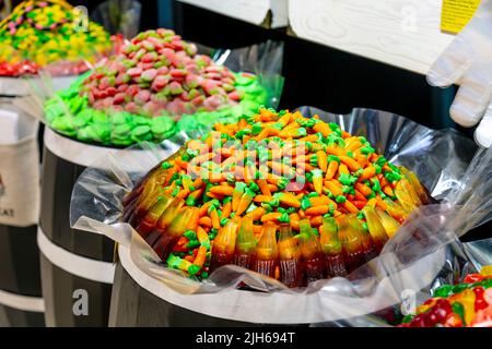 Bonbons délicieux en forme de carotte au Candy Cat Sweet shop de Torun, en Pologne Banque D'Images