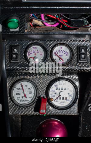 Lindesnes, Norvège - décembre 25 2007 : tableau de bord rugueux dans une voiture. Banque D'Images