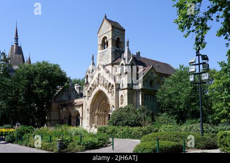 City Grove, église Saint-Georges à Jak, Budapest XIII keruelet, Budapest, Hongrie Banque D'Images