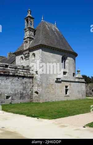 Château chapelle, Château de Kerjean, 1545, château de style Renaissance construit en 1596, aujourd'hui musée d'état, Saint-Vougay, département de Finistère, Bretagne Banque D'Images