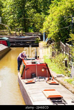 Canal en activité restauré des bateaux étroits sur le canal Trent et Mersey à Malkins Bank Canal Services Cheshire Banque D'Images