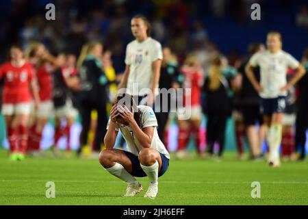 Brighton, Royaume-Uni. 15th juillet 2022. Ingrid Syrstad Engen, de Norvège les femmes ont sommagé lors du coup de sifflet final après la défaite de ses équipes. UEFA Women's Euro England 2022, Group A match, Austria Women contre Norway Women au Falmer Stadium de Brighton & Hove à Sussex le vendredi 15th juillet 2022. Cette image ne peut être utilisée qu'à des fins éditoriales. Utilisation éditoriale uniquement, licence requise pour une utilisation commerciale. Aucune utilisation dans les Paris, les jeux ou les publications d'un seul club/ligue/joueur. photo par Steffan Bowen/Andrew Orchard sports photographie/Alay Live News crédit: Andrew Orchard sports photographie/Alay Live News crédit: An Banque D'Images