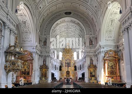 Intérieur avec autel, Église jésuite de Saint-Michel, Michaelskirche, Munich, Bavière, Allemagne Banque D'Images