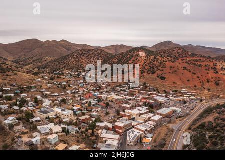 Panorama de Bisbee avec les montagnes Mule environnantes en Arizona Banque D'Images