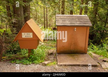 Nettoyer le terrain de camping Prior Centennial, North Pender Island, Colombie-Britannique, Canada Banque D'Images