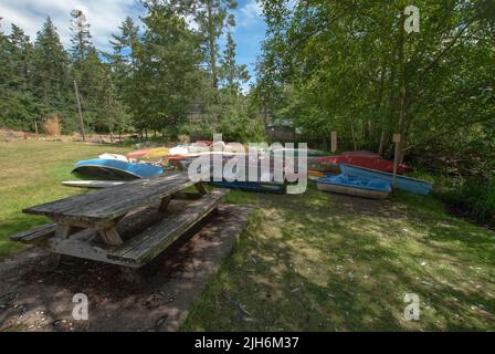 Bateaux à Magic Lake, North Pender Island, Colombie-Britannique, Canada Banque D'Images