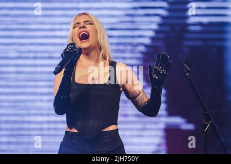 Sao Leopoldo, Brésil. 16th juillet 2022. RS - Sao Leopoldo - 07/15/2022 - SAO LEOPOLDO FEST, LUISA SONZA SHOW - Luisa Sonza, chanteuse et compositrice brésilienne, se produit à Sao Leopoldo Fest 2022, un festival traditionnel de coutumes et de célébration de la colonisation allemande, dans la ville de Sao Leopoldo, région métropolitaine de Porto Alegre, ce vendredi (15). Photo: Pedro H. Tesch/AGIF/Sipa USA crédit: SIPA USA/Alay Live News Banque D'Images