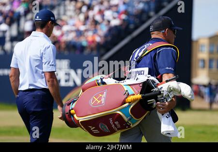 Vue sur le sac de club de Billy Horschel aux États-Unis avec un logo West Ham United pendant le troisième jour de l'Open at the Old course, St Andrews. Date de la photo: Samedi 16 juillet 2022. Banque D'Images