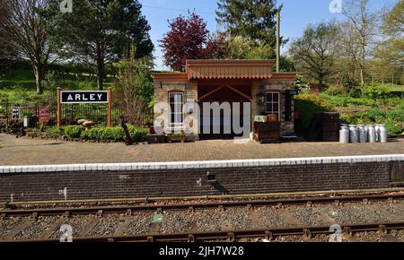 Une des plateformes de la gare d'Arley sur le chemin de fer de la vallée de Severn lors de son gala de printemps 2022. Banque D'Images