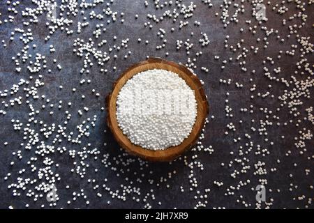 Perles de tapioca entières séchées brutes Banque D'Images