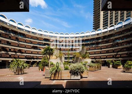 Le Barbican Estate à Londres. Des lieux de logement et d'art construits sur un site bombardé en WW2. Construit dans un style brutaliste Banque D'Images