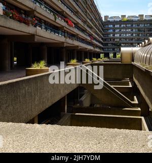 Le Barbican Estate à Londres. Des lieux de logement et d'art construits sur un site bombardé en WW2. Construit dans un style brutaliste Banque D'Images