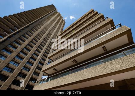 Le Barbican Estate à Londres. Des lieux de logement et d'art construits sur un site bombardé en WW2. Construit dans un style brutaliste Banque D'Images