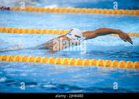 Otopeni, Roumanie - 8 juillet 2022: Détails avec David Popovici nageur de Roumanie participant aux Championnats juniors européens LEN. Banque D'Images